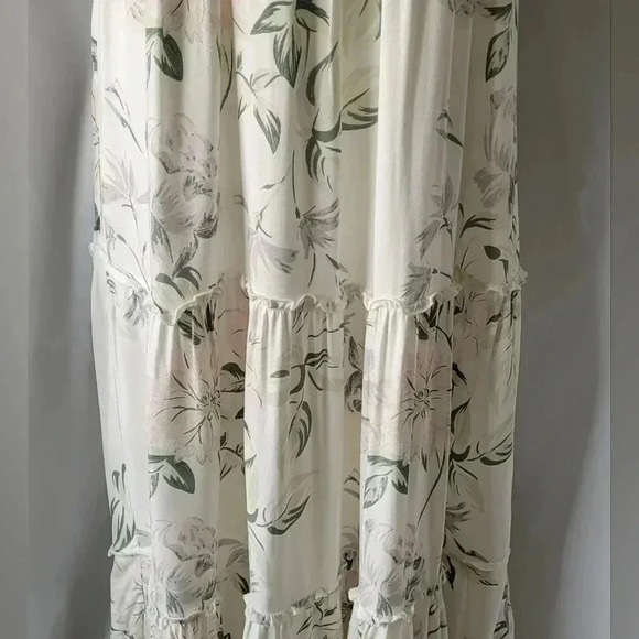 SIZE Medium Saltwater Luxe Miki Chiffon Whimsical Floral Short Sleeve Maxi Dress - Picture 5 of 14